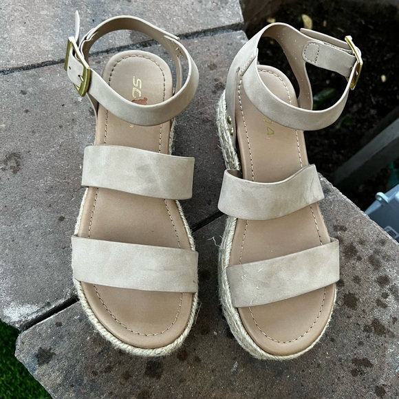 Sandals - Picture 2 of 2